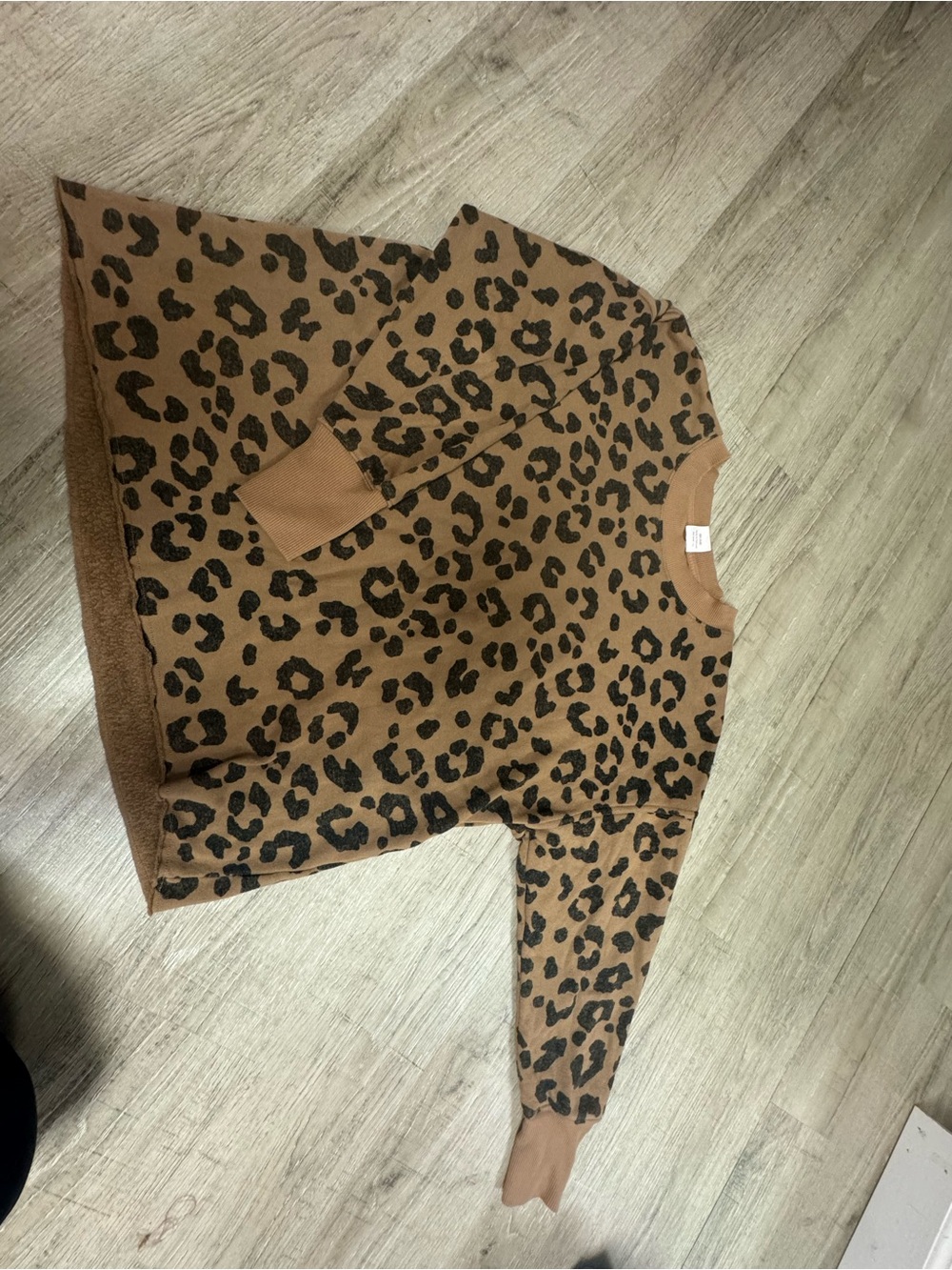 Secret Treasures Tan & Black Leopard Crewneck